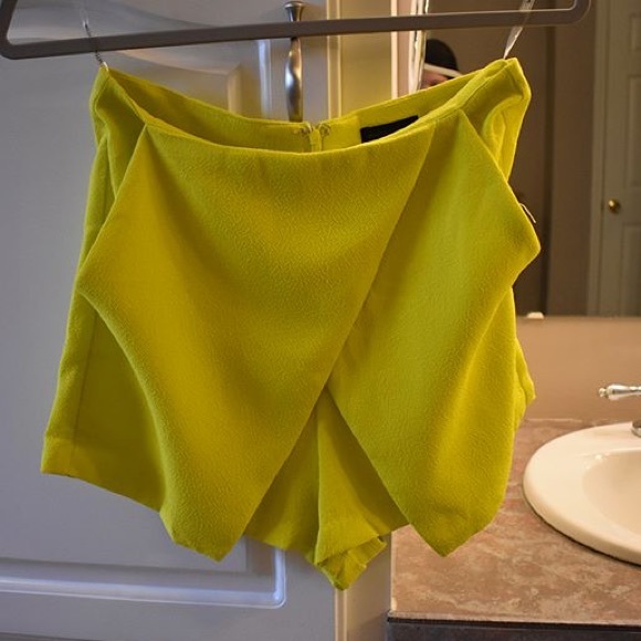 ENVELOPE SKORT - Picture 1 of 2